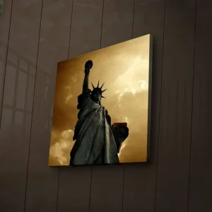 Canvastavla med LED-belysning 28x28 cm - Frihetsgudinnan i majestätisk pose mot en dramatisk himmel Guld / Grå / Svart - Inredning Premium