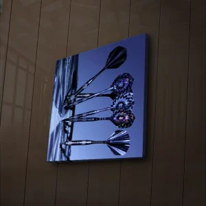 Canvastavla med LED-belysning 40x40 cm - Dartpilar i en stiliserad komposition Mörkblå / Svart / Silver - Inredning Köp online