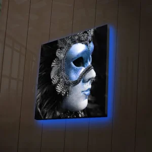 Beställ idag Canvastavla med LED-belysning 28x28 cm - Maskerad kvinna med en glittrande blå mask Blå / Svart - Inredning