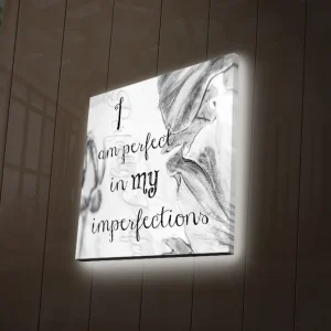 Canvastavla med LED-belysning 28x28 cm - Inspirerande citat om att vara perfekt i sina imperfektioner Svart / Grå / Vit - Inredning Kundfavorit