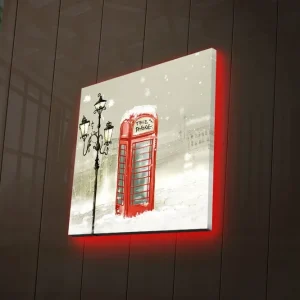Canvastavla med LED-belysning 28x28 cm - Röd telefonkiosk i snöigt vinterlandskap Röd / Grå / Vit - Inredning Fynd