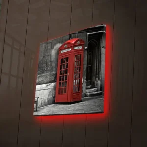 Kampanj Canvastavla med LED-belysning 28x28 cm - Röd telefonkiosk mot en svartvit bakgrund Röd / Grå / Svart - Inredning