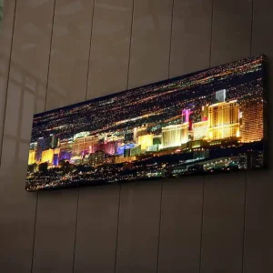 Canvastavla med LED-belysning 30x90 cm - Ljusfull vy av Las Vegas skyline på natten Guld / Lila / Blå - Inredning Köp nu