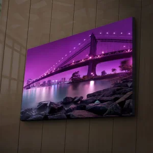 Billigare Canvastavla med LED-belysning 45x70 cm - Ljuslila bro som sträcker sig över en stilla vattenyta Ljuslila / Mörkgrå / Svart - Inredning