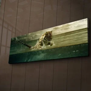 Köp online Canvastavla med LED-belysning 30x90 cm - Tiger som hoppar ur vattnet Grön / Beige / Brun - Inredning