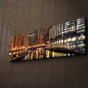 Snabb frakt Canvastavla med LED-belysning 30x90 cm - Nattlig stadsbild med reflektioner i vattnet Guld / Blå / Svart - Inredning