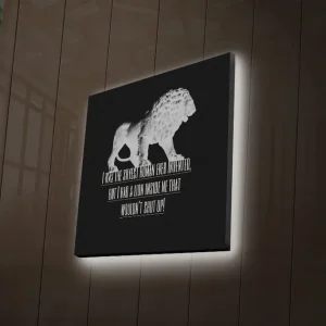 Billig Canvastavla med LED-belysning 40x40 cm - Vit lejonfigur mot svart bakgrund med inspirerande text Vit / Svart - Inredning