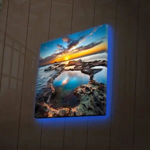 I lager Canvastavla med LED-belysning 40x40 cm - Vacker solnedgång över klippiga kuster med reflektioner i vattnet Blå / Orange / Turkos - Inredning