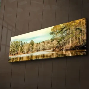 Rea Canvastavla med LED-belysning 30x90 cm - Vacker landskapsvy med en spegelblanka sjö omgiven av träd Grön / Brun / Blå - Inredning