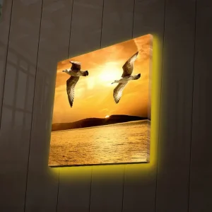 Rabatter Canvastavla med LED-belysning 40x40 cm - Fåglar som flyger över en solnedgång vid havet Guld / Orange / Svart - Inredning