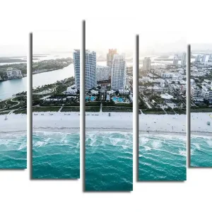 Stor Canvastavla i 5 delar 105x70 cm - Panoramavy över en kuststad med höga byggnader och strandlinje Turkos / Vit / Grå - Inredning Erbjudandepris