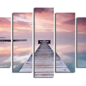 Erbjudande Stor Canvastavla i 5 delar 105x70 cm - Stillhet vid en brygga i solnedgångens mjuka ljus Lila / Rosa / Blå - Inredning