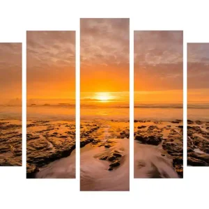 Nyhet Stor Canvastavla i 5 delar 105x70 cm - Solnedgång över havet med klippformationer i förgrunden Orange / Svart / Grå - Inredning