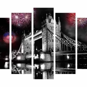 Stor Canvastavla i 5 delar 105x70 cm - Fyrverkeri över Tower Bridge i London Svart / Röd / Blå - Inredning Rabatt