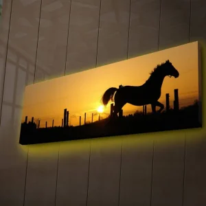 Populärt val Canvastavla med LED-belysning 30x90 cm - Silhuett av en häst som galopperar i solnedgången Mörkbrun / Orange / Gul - Inredning