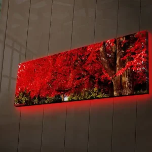 Canvastavla med LED-belysning 30x90 cm - Lummig röd lövskog med en stor trädstam Röd / Grön / Brun - Inredning I lager