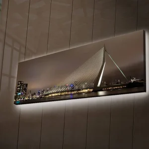 Canvastavla med LED-belysning 30x90 cm - Modern brokonstruktion med stadssilhuett i bakgrunden Mörkblå / Grå / Vit - Inredning Populär