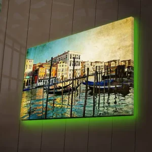 Canvastavla med LED-belysning 45x70 cm - Vacker venetiansk kanal med färgglada byggnader och båtar Blå / Orange / Grön - Inredning Bästa pris