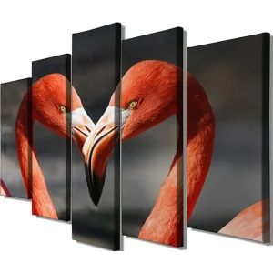 Köp online Stor Canvastavla i 5 delar 105x70 cm - Två flamingos som formar ett hjärta med sina näbbar Röd / Svart - Inredning